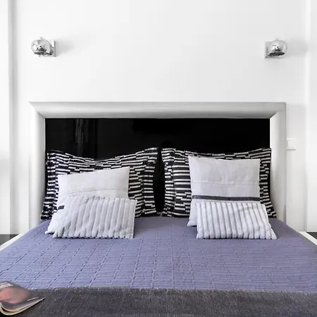 Apartment Plum Guide - Port Side